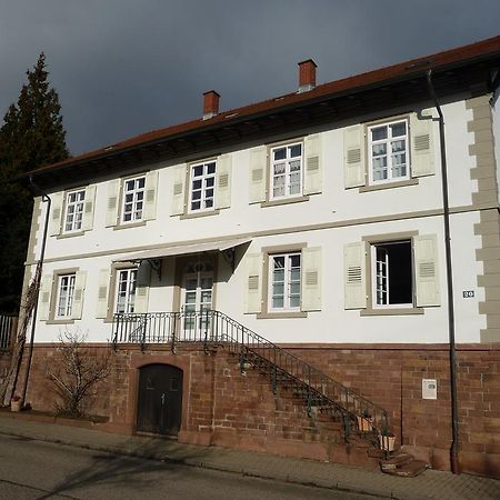 Alte Apotheke Bed & Breakfast Karlsbad Exterior photo