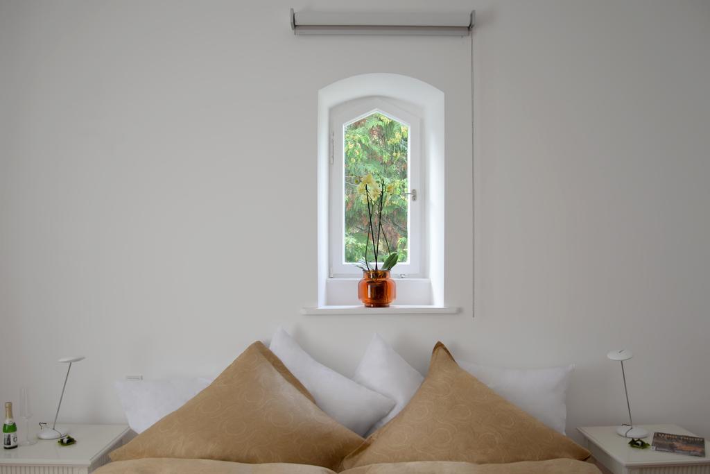 Alte Apotheke Bed & Breakfast Karlsbad Room photo